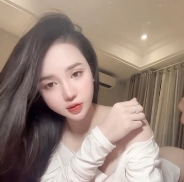 Quỳnh Chu thân hình thật là hấp dẫn