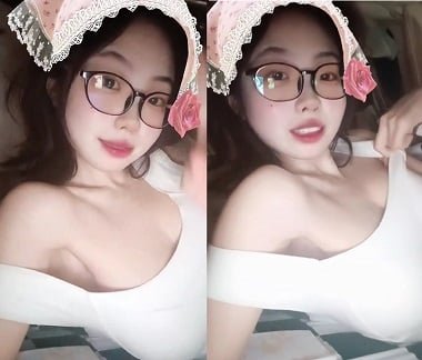 Em gái xinh đẹp mời anh vào nhà 